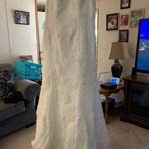 Size 10 ivory wedding gown - Picture 5 of 8